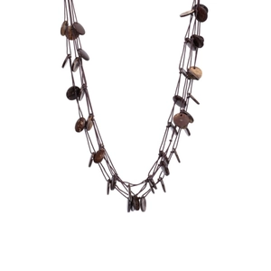 Collana boho multistrato con pendenti in guscio di cocco e perline in stile etnico