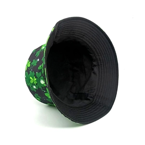 Cappello a secchiello reversibile San Patrizio con trifogli verdi su tela nera