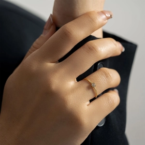 Elegant minimalist S925 silver gold-plated ring with a single round diamond on finger