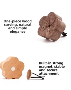 Détail du diffuseur en bois en forme de fleur avec clip magnétique pour voiture