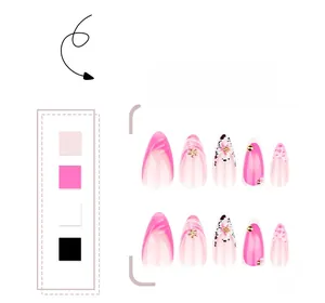 Détails macro des faux ongles amandes effet marbre rose avec fleurs 3D et étoiles dorées
