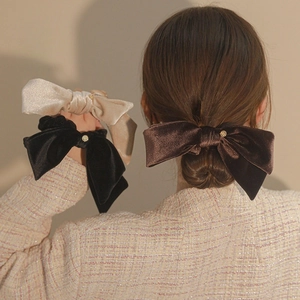 Elegant Velvet Bowknot Scrunchie Hair Tie For Women Large Bow Vintage French Style Elastic Hair Band With Metal Pendant