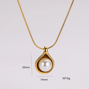 Collier doré vintage français avec pendentif goutte d'eau et perle blanche incrustée