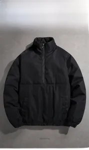 Giacca nera da uomo con mezza zip, colletto rialzato e polsini elastici, vista piatta