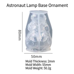 Dettaglio stampo in silicone astronauta con dimensioni di 80mm altezza e 50mm base