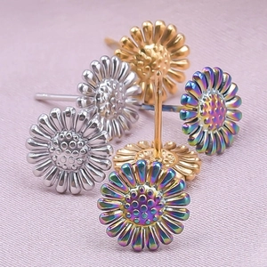 Orecchini a margherita in acciaio inossidabile 304 disponibili in oro, argento e arcobaleno
