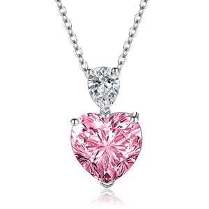 Exquis collier pendentif en moissanite cœur rose avec chaîne en argent et pierre poire blanche