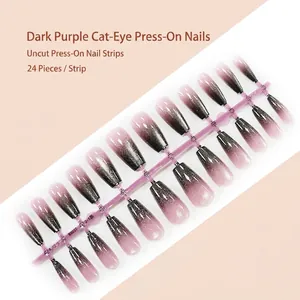 Cat-eye plaknagels met zwart-paars kleurverloop en glitters in een lange kistvorm
