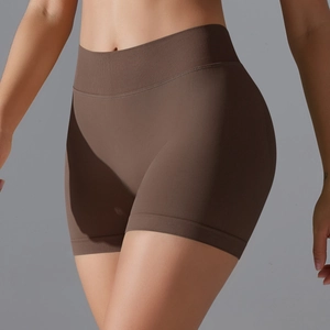 Détail du short de fitness marron café sans couture à taille haute avec ceinture côtelée