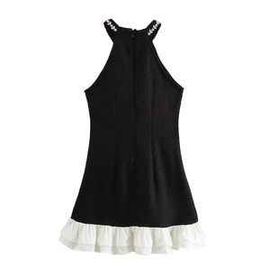 Robe licou élégante en tweed noir pour femme avec perles et ourlet à volants blancs