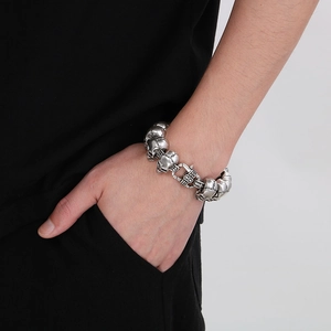 Retro gothic skull link bracelet in vintage silver finish for men, punk style jewelry