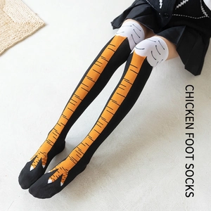 Chaussettes montantes amusantes avec motif de pattes de poulet sur tissu noir extensible