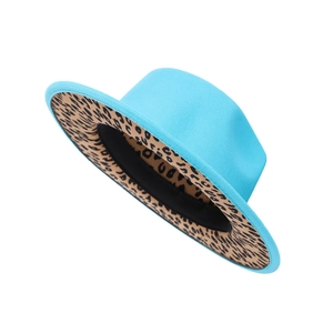 Chapeau fedora en laine bleu ciel à bord large avec contraste imprimé léopard sous le bord