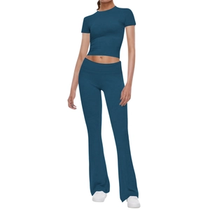 Conjunto de dos piezas para mujer con top de manga corta y pantalón acampanado azul oscuro