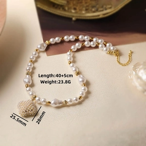 Detail of pearl necklace with heart pendant, size 40 plus 5cm and weight 23.8g