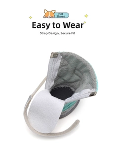Détail d'une chaussure pour chien vert menthe avec maille et sangle velcro sûre