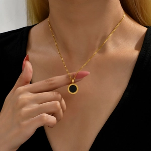 Minimalist Stainless Steel Natural Shell Round Pendant Necklace For Women Gold Silver Geometric Shell Inlaid Clavicle Chain Jewelry