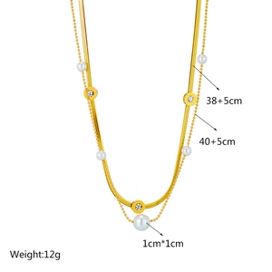 Collana a doppio strato con perle e pendente a anello con numeri romani placcata oro
