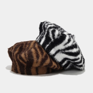 Berretti chic con stampa zebrata e tigrata in lana per la moda autunno e inverno