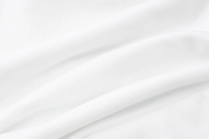 Primer plano de la textura de punto blanco con malla fina y caída suave de la tela