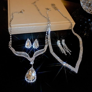 Elegant Silver Copper Rhinestone Water Drop Necklace And Earring Set For Women Lightweight Luxury Geometric Bridal Jewelry Set