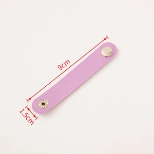 Organizzatore cavi in pelle viola con bottoni argento, misura 9cm per 1,5cm
