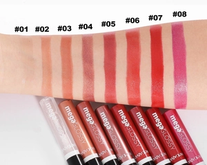Detail de swatch sur bras de gloss à lèvres brillant Handaiyan avec huit teintes scintillantes.