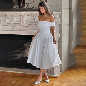 Robe midi trapèze blanche élégante avec épaules dénudées pour femme, style épuré