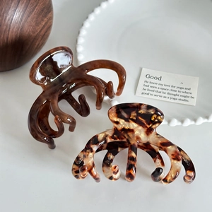 Tortoiseshell and marble pattern 4mm thick acetate hair claw clips for women set of two
