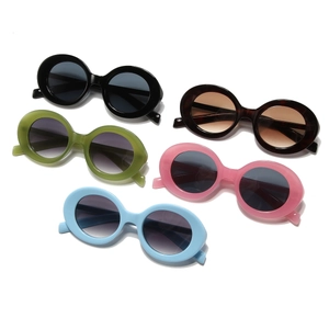 Occhiali da sole ovali retrò in vari colori con protezione UV e montatura spessa di tendenza