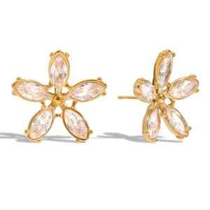 Boucles d'oreilles fleurs dorées avec zircons taille marquise au design botanique