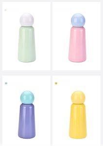 Vue détaillée de gourdes en acier inoxydable de 350ml en quatre combinaisons de couleurs