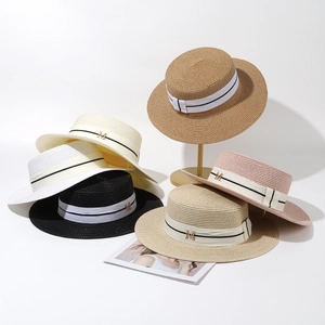 Chapeaux de soleil plats en paille en six couleurs avec ruban et accessoire M