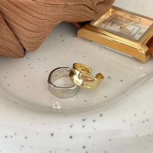 Minimalist S925 sterling silver irregular hammer pattern open rings in gold and silver