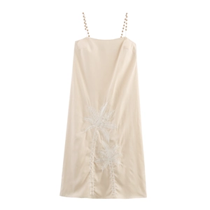 Beiges Satin-Maxikleid mit Palmenstickerei und Perlenträgern im böhmischen Urlaubsstil