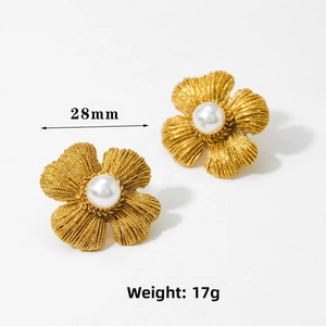 Close-up of golden flower earrings with white pearls and 28mm size measurement detail
