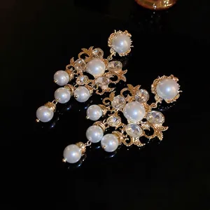 Boucles d'oreilles baroques vintage avec perles et fleurs dorées en cristal