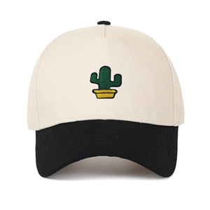 Casquette trucker rétro à 5 panneaux avec broderie cactus et visière noire contrastée