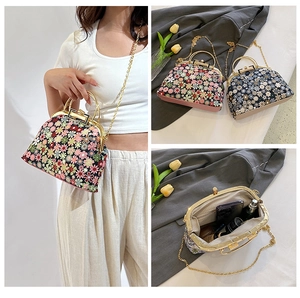 Floral print shoulder bag with vintage gold metal frame and stylish chain strap