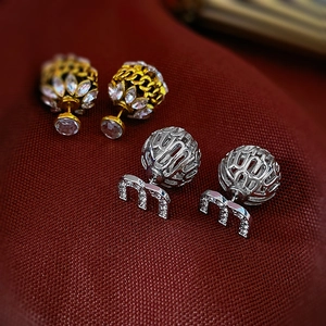 Boucles D'Oreilles Puces Avec Zircon Lettre M Et Décor Boule Creuse Tige En Argent Alliage Élégant