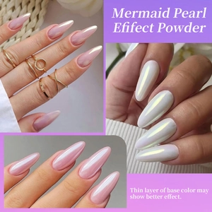 Détail de la poudre effet perle sirène sur des vernis à ongles rose et blanc