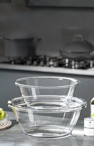 Tempered crystal PET transparent mixing bowl set with flat lids in modern kitchen