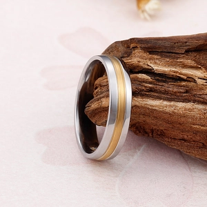 Bague minimaliste bicolore en acier inoxydable poli argenté avec insert doré mat