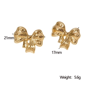 Detailed view of golden bow earrings measuring 21mm by 17mm with 5.6g weight