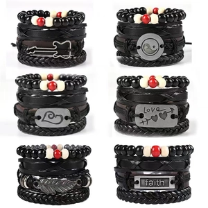Détail de 6 bracelets en cuir pour hommes avec breloques guitare, plume et mot faith