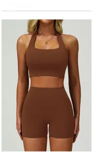 Détails de l'ensemble brassière de sport dos nu et short taille haute marron sable