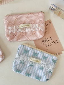 Chic floral lace coin purse and cosmetic pouch with quilting and zipper closure