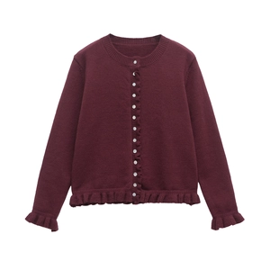 Gilet en tricot bordeaux à col rond avec volants élégants et petits boutons blancs