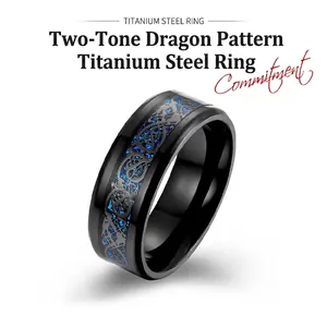 Bague bicolore en acier titane noir et bleu avec motif de dragon sophistiqué