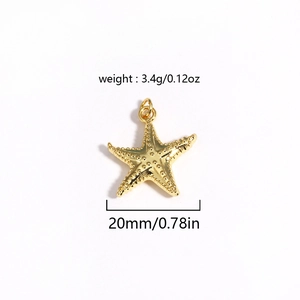 Vue détaillée d'un pendentif étoile de mer dorée avec taille 20mm et poids 3,4g